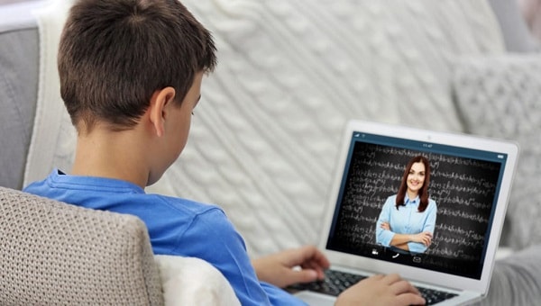 Học tiếng Anh online mang lại những lợi ích và hạn chế gì?